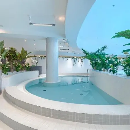 Hanza Tower Baobab Pool Jacussi Sauna * شتشيتسين